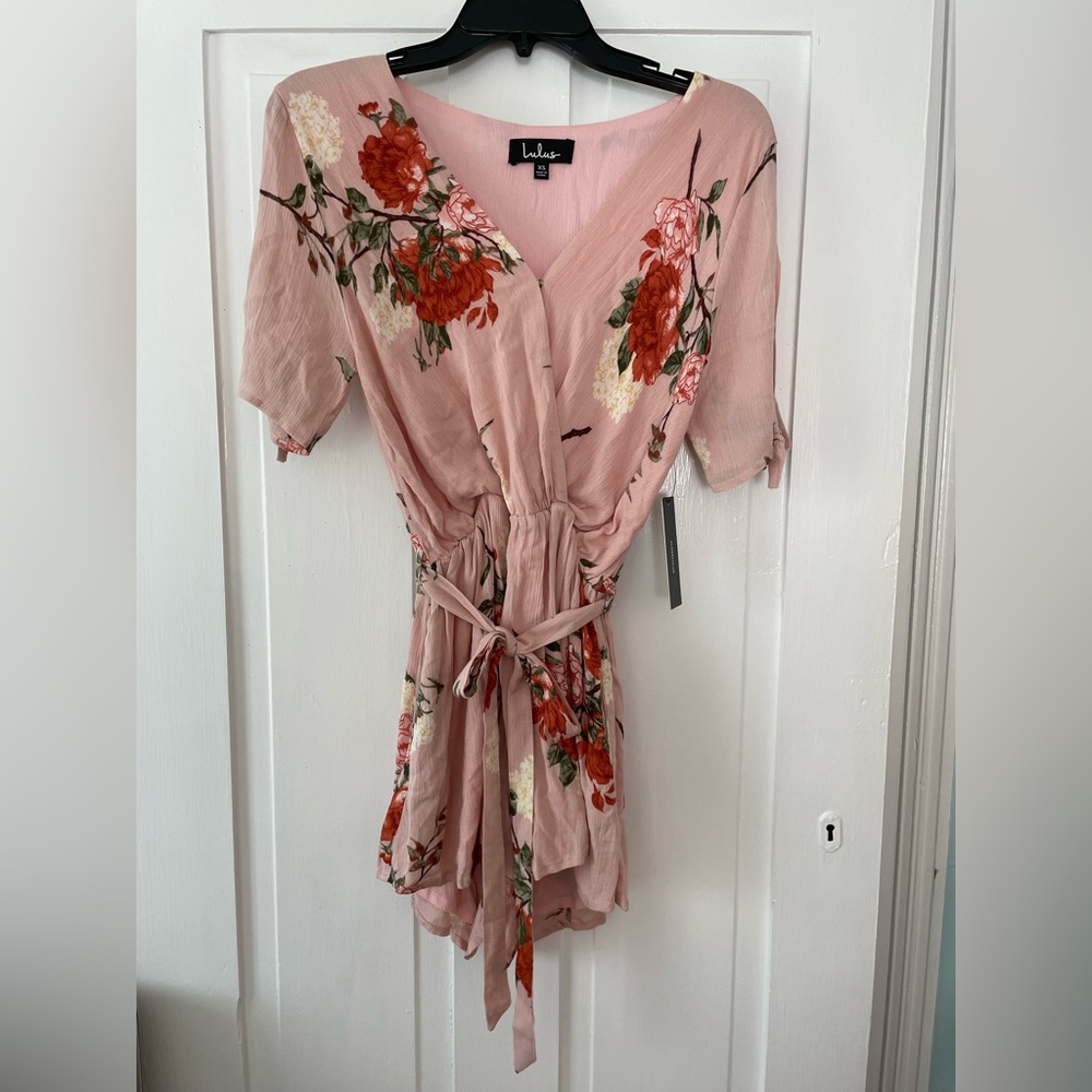 Lulu's Sloane Blush Pink Floral Print Short Sleeve
Romper, size XS, WITH TAGS